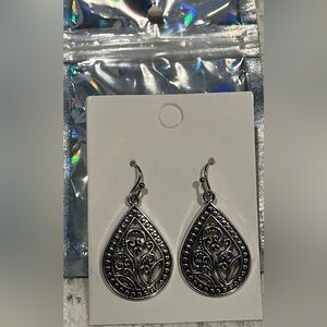 NWOT Elegant Teardrop Earrings silver colored